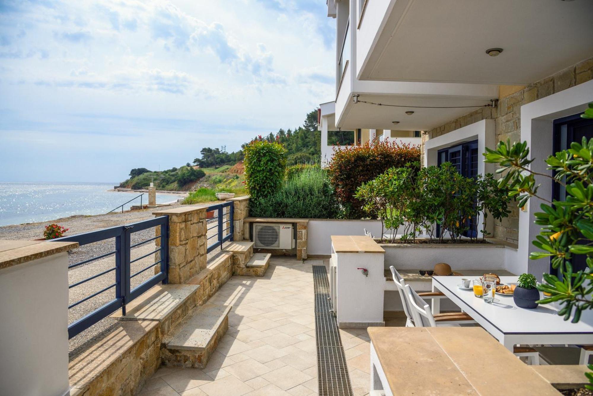 Elpiniki Luxury Apartments Nea Poteidaia Bagian luar foto