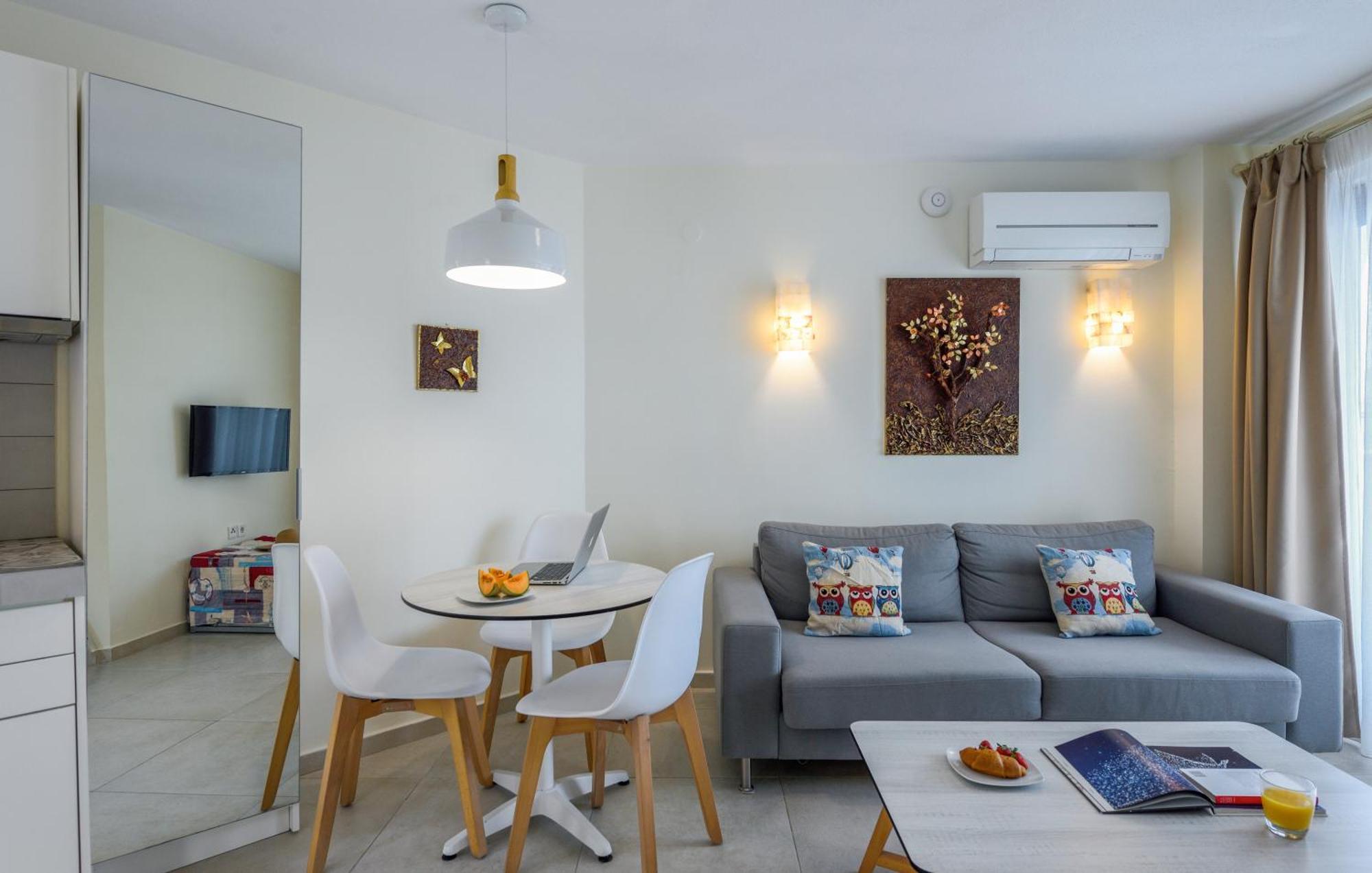 Elpiniki Luxury Apartments Nea Poteidaia Bagian luar foto