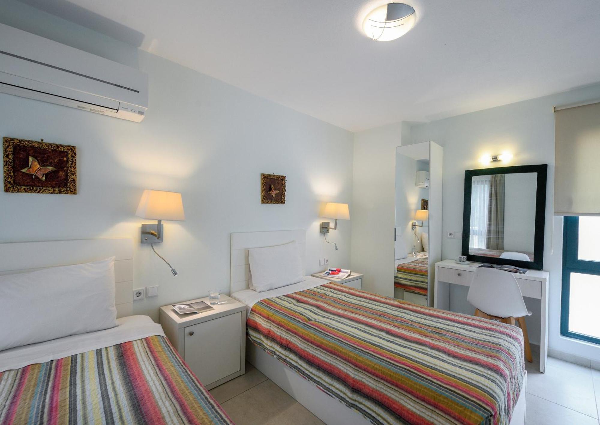 Elpiniki Luxury Apartments Nea Poteidaia Bagian luar foto