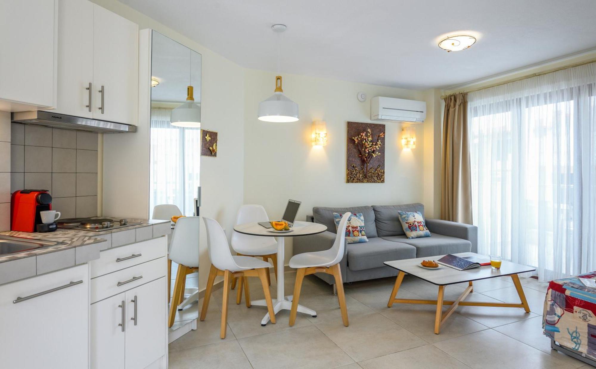 Elpiniki Luxury Apartments Nea Poteidaia Bagian luar foto