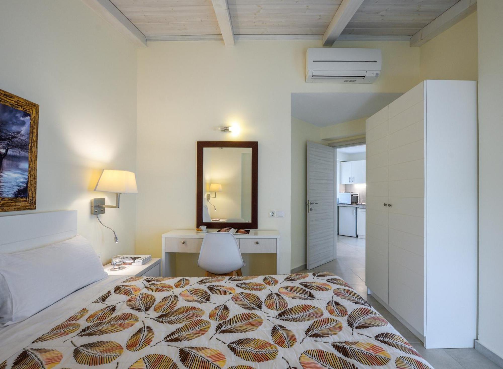 Elpiniki Luxury Apartments Nea Poteidaia Bagian luar foto
