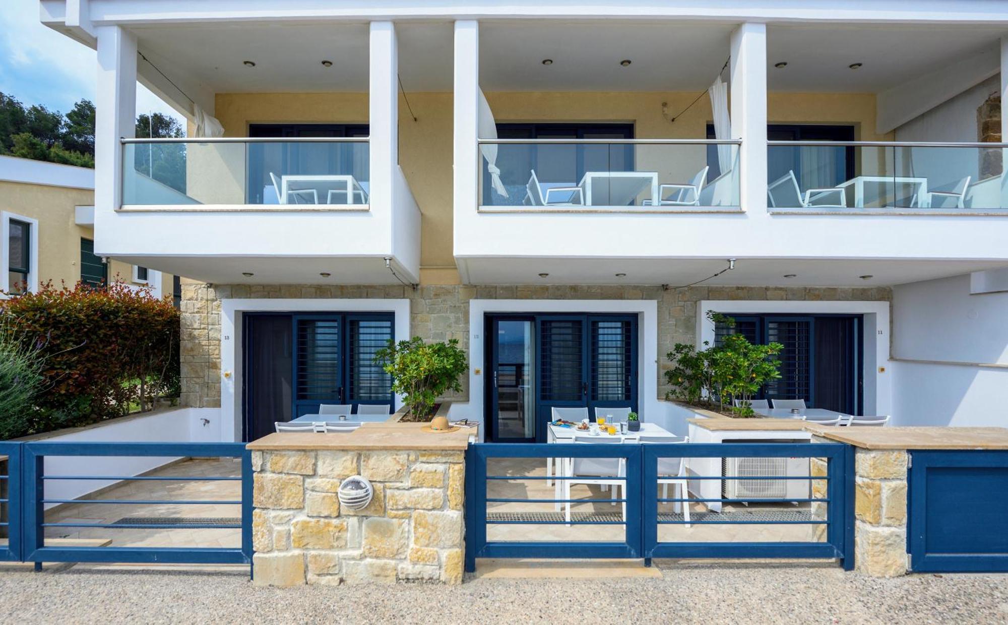 Elpiniki Luxury Apartments Nea Poteidaia Bagian luar foto
