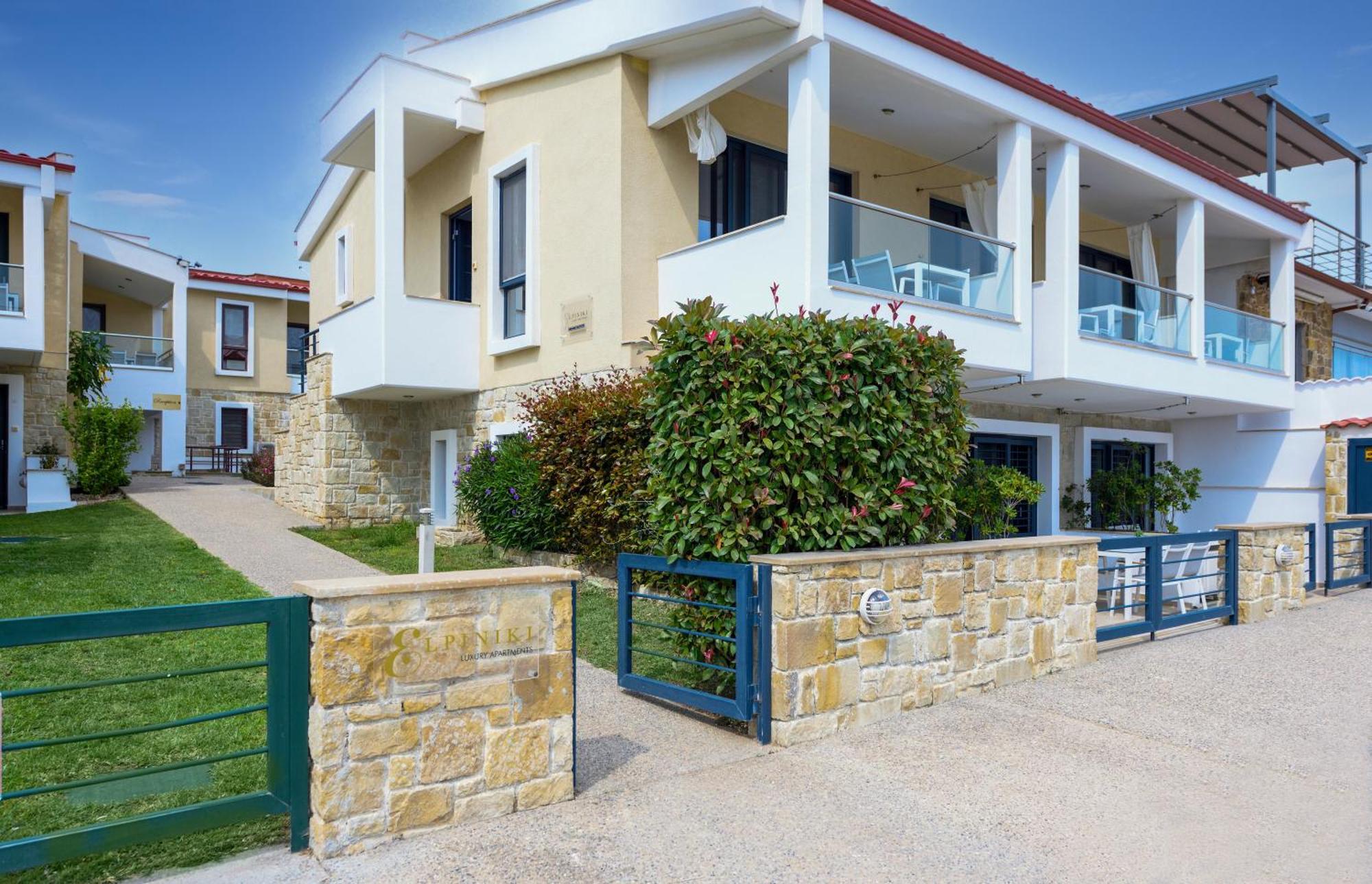 Elpiniki Luxury Apartments Nea Poteidaia Bagian luar foto