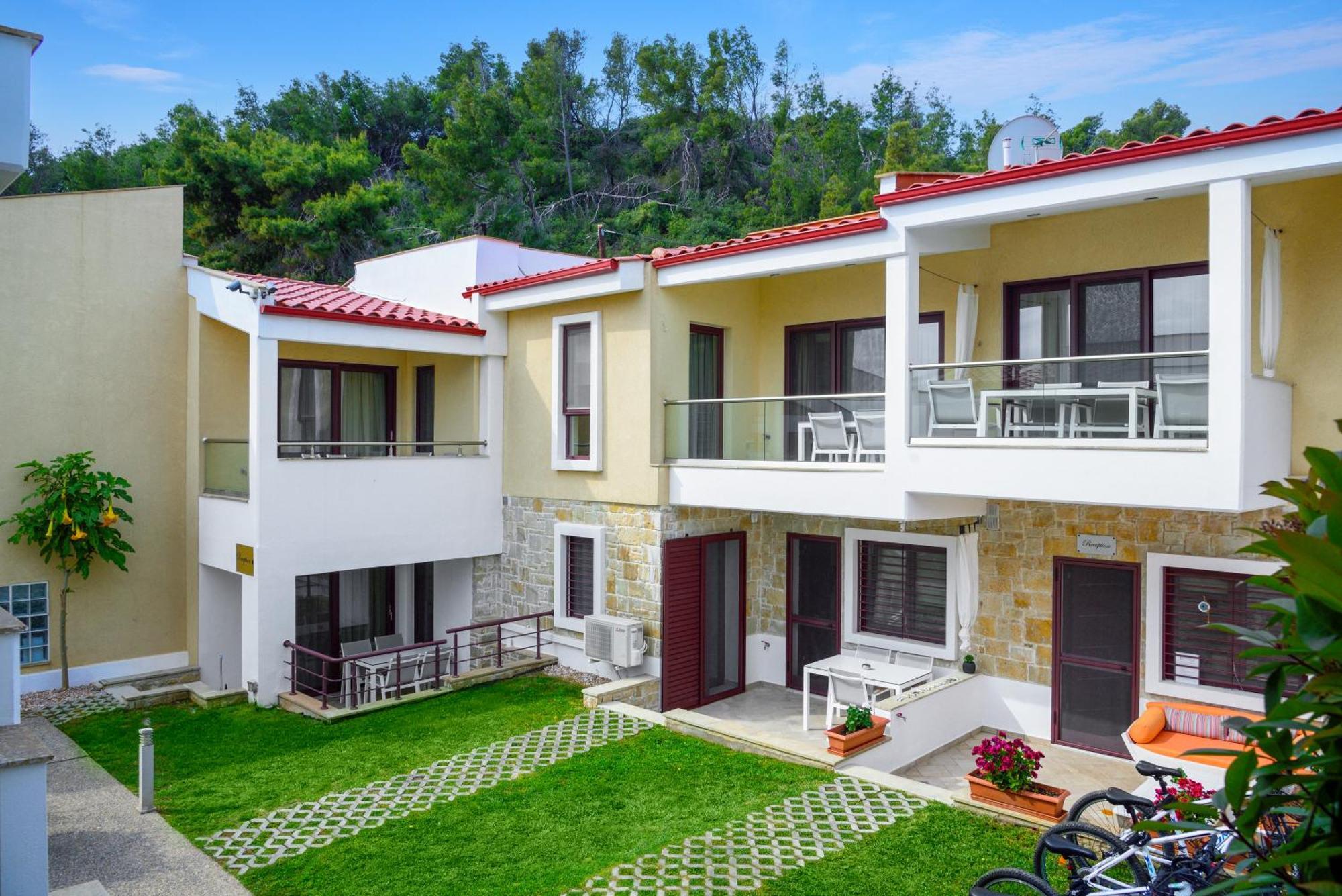 Elpiniki Luxury Apartments Nea Poteidaia Bagian luar foto