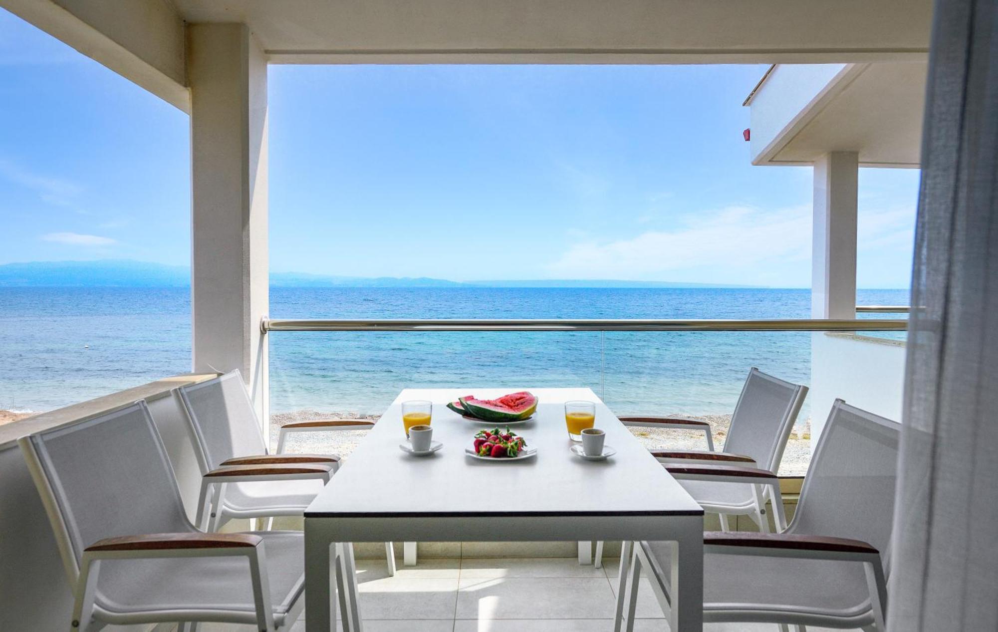 Elpiniki Luxury Apartments Nea Poteidaia Bagian luar foto