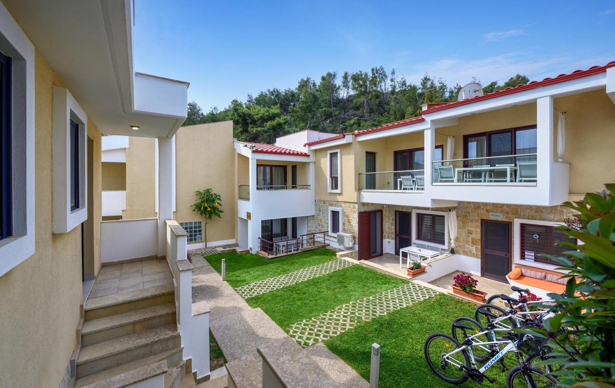 Elpiniki Luxury Apartments Nea Poteidaia Bagian luar foto