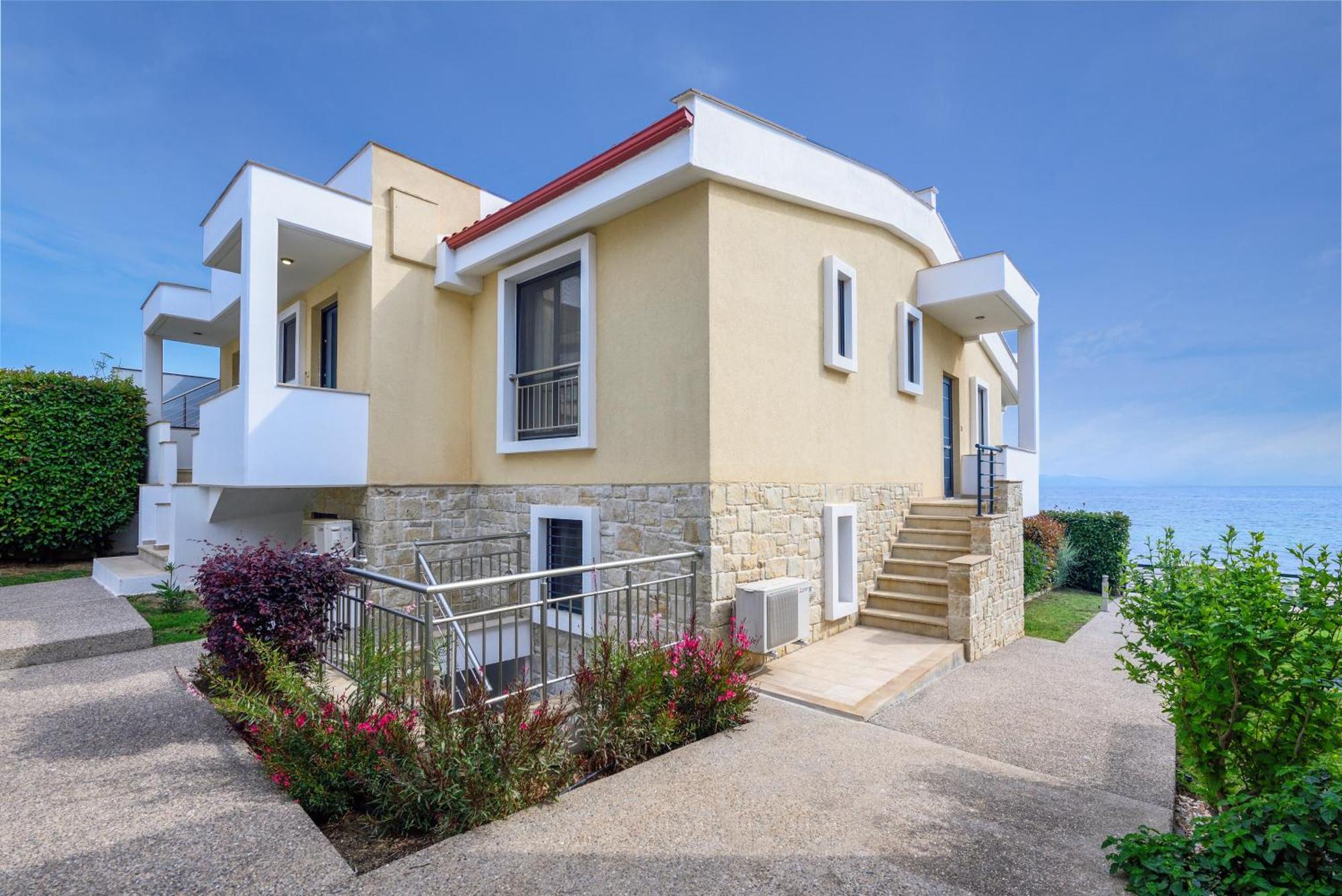 Elpiniki Luxury Apartments Nea Poteidaia Bagian luar foto