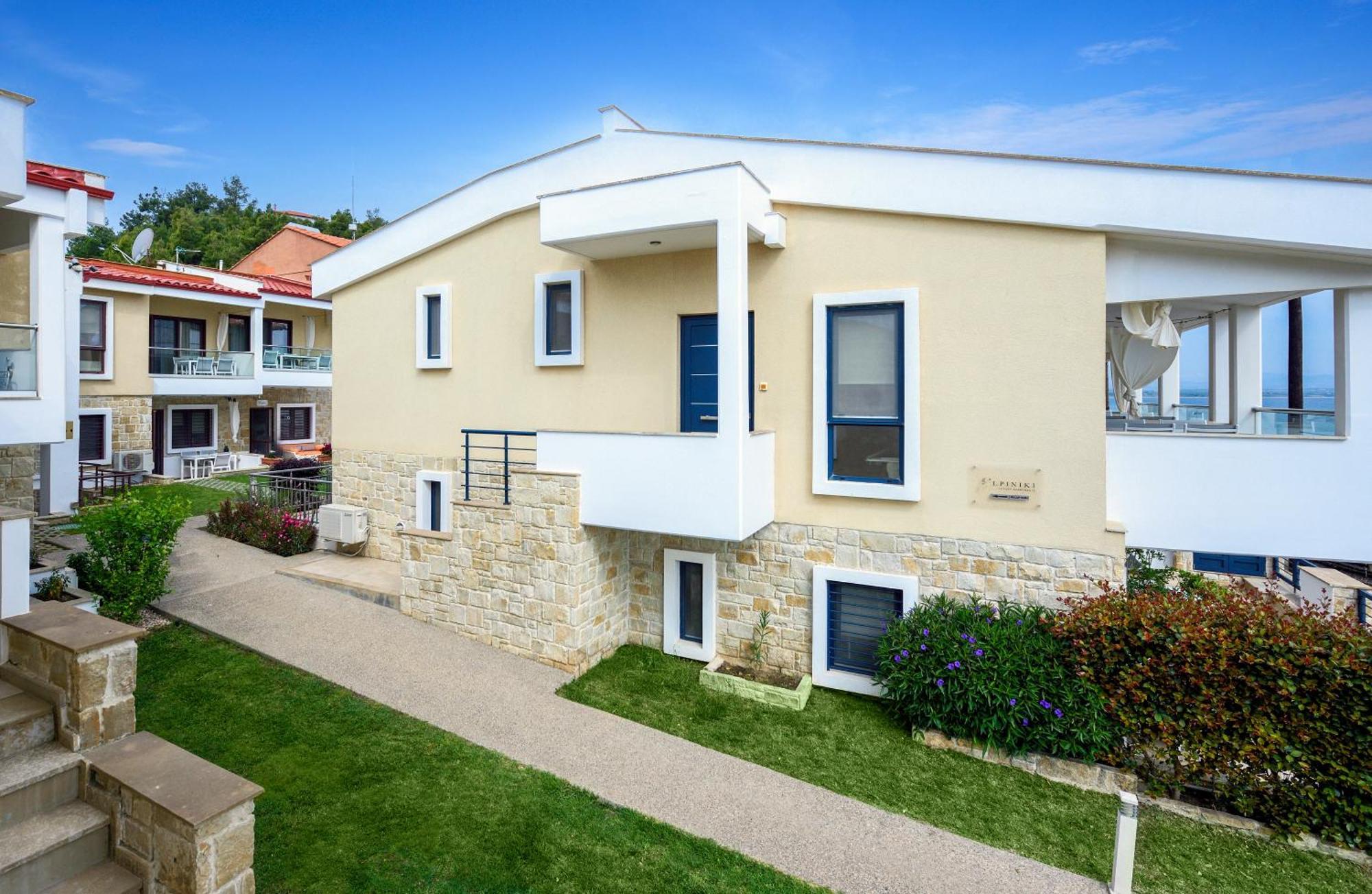 Elpiniki Luxury Apartments Nea Poteidaia Bagian luar foto