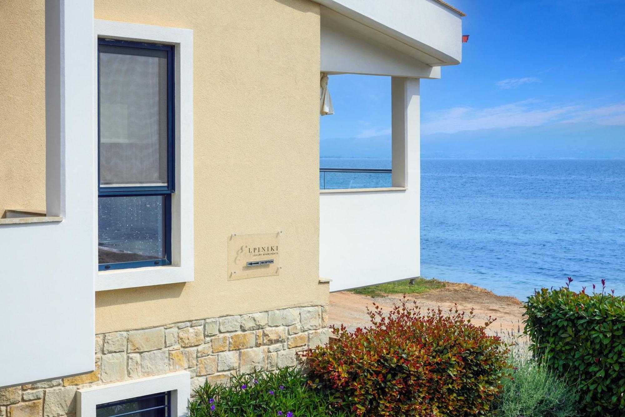 Elpiniki Luxury Apartments Nea Poteidaia Bagian luar foto
