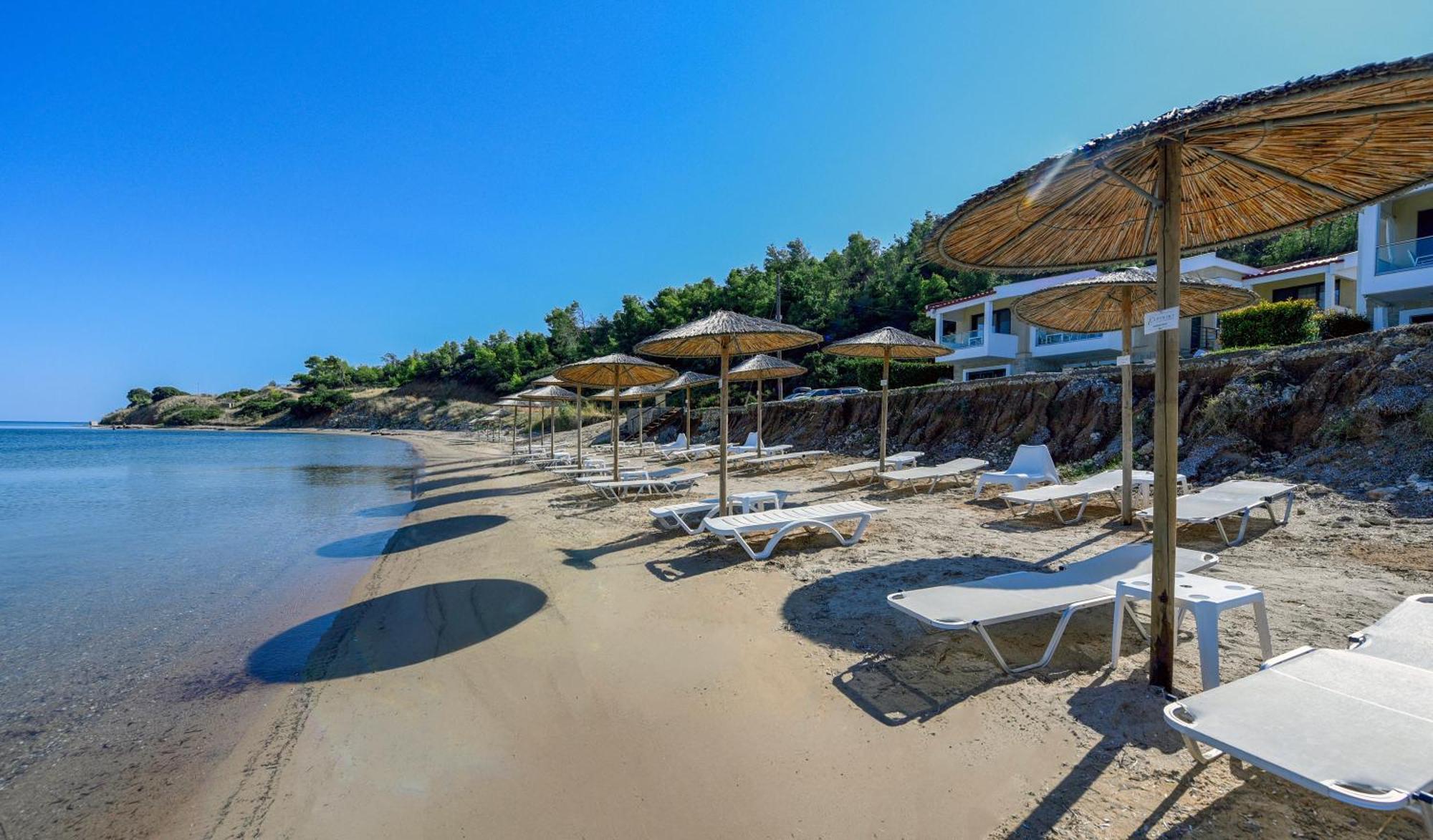 Elpiniki Luxury Apartments Nea Poteidaia Bagian luar foto