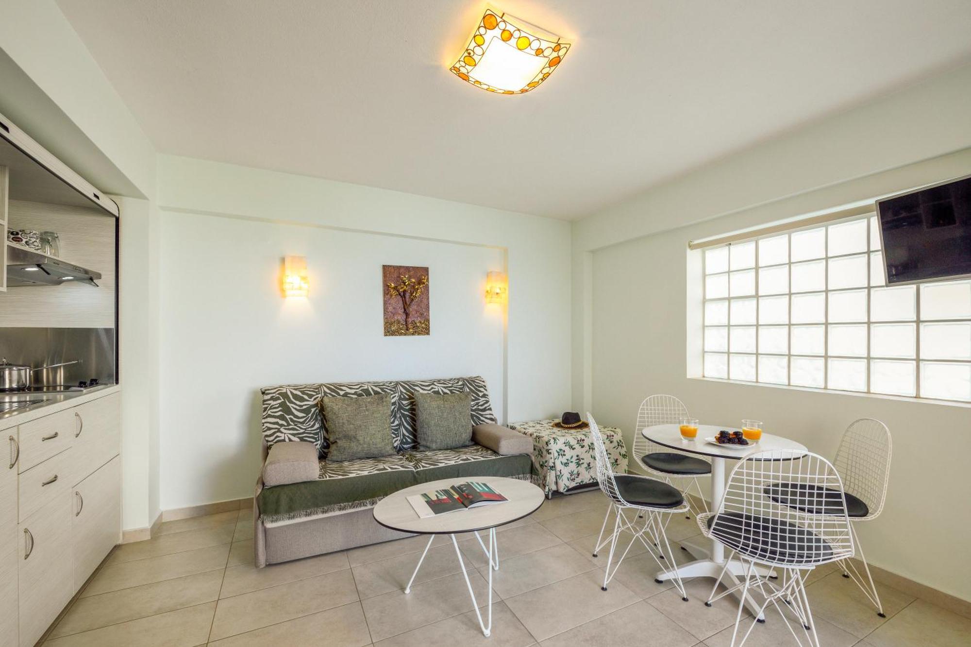 Elpiniki Luxury Apartments Nea Poteidaia Bagian luar foto