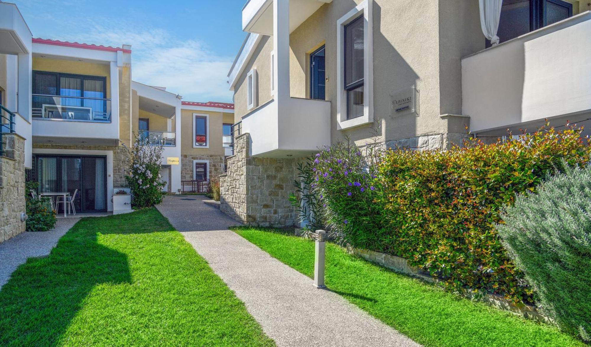 Elpiniki Luxury Apartments Nea Poteidaia Bagian luar foto