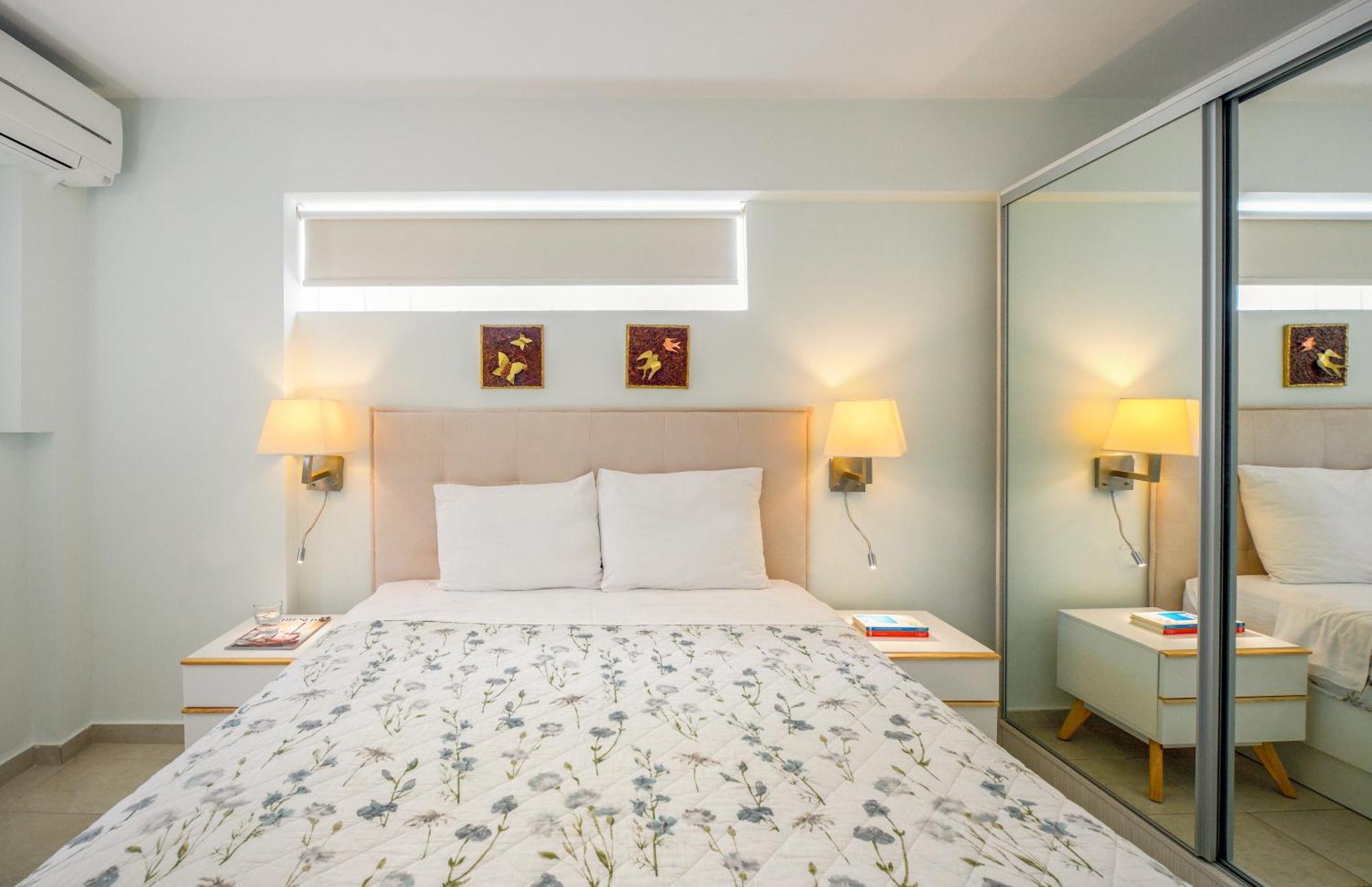 Elpiniki Luxury Apartments Nea Poteidaia Bagian luar foto