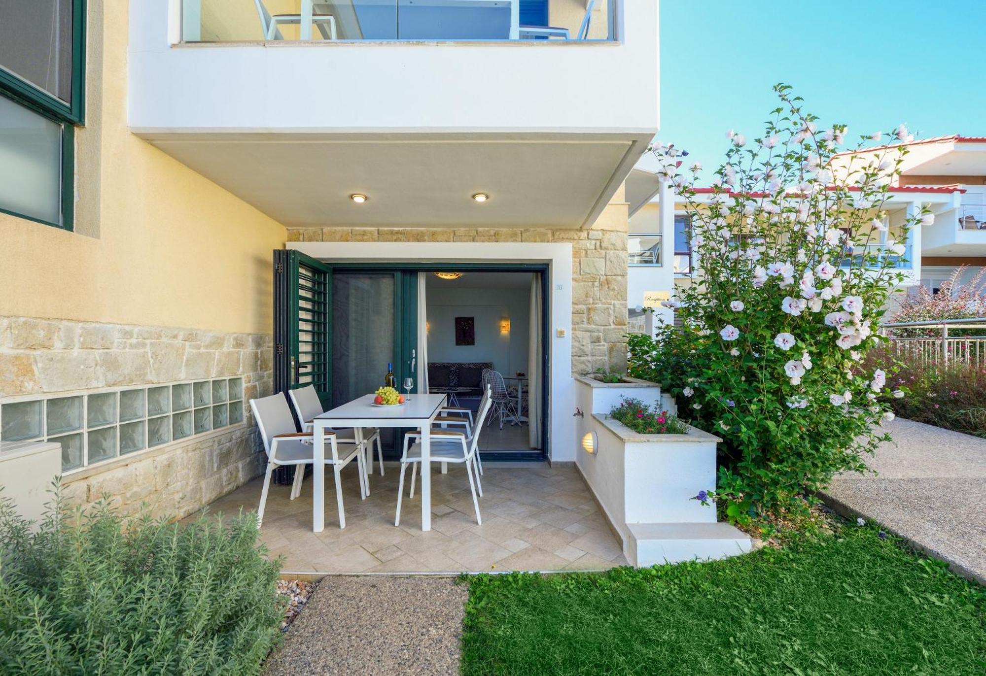 Elpiniki Luxury Apartments Nea Poteidaia Bagian luar foto