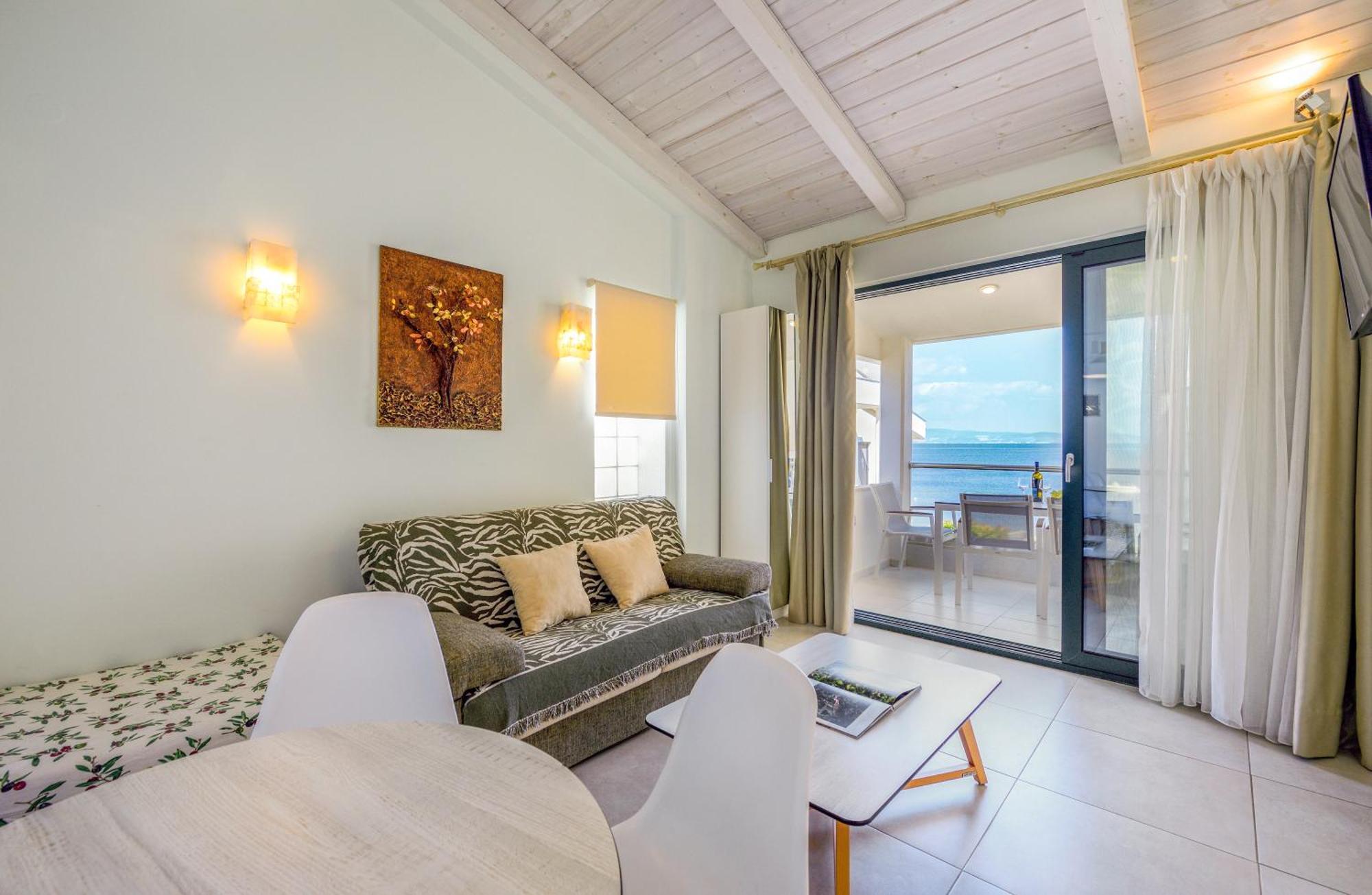 Elpiniki Luxury Apartments Nea Poteidaia Bagian luar foto