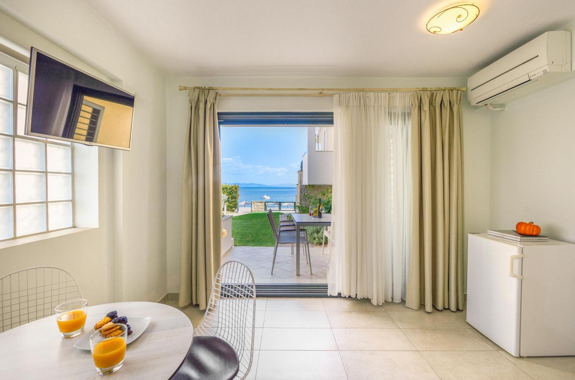 Elpiniki Luxury Apartments Nea Poteidaia Bagian luar foto