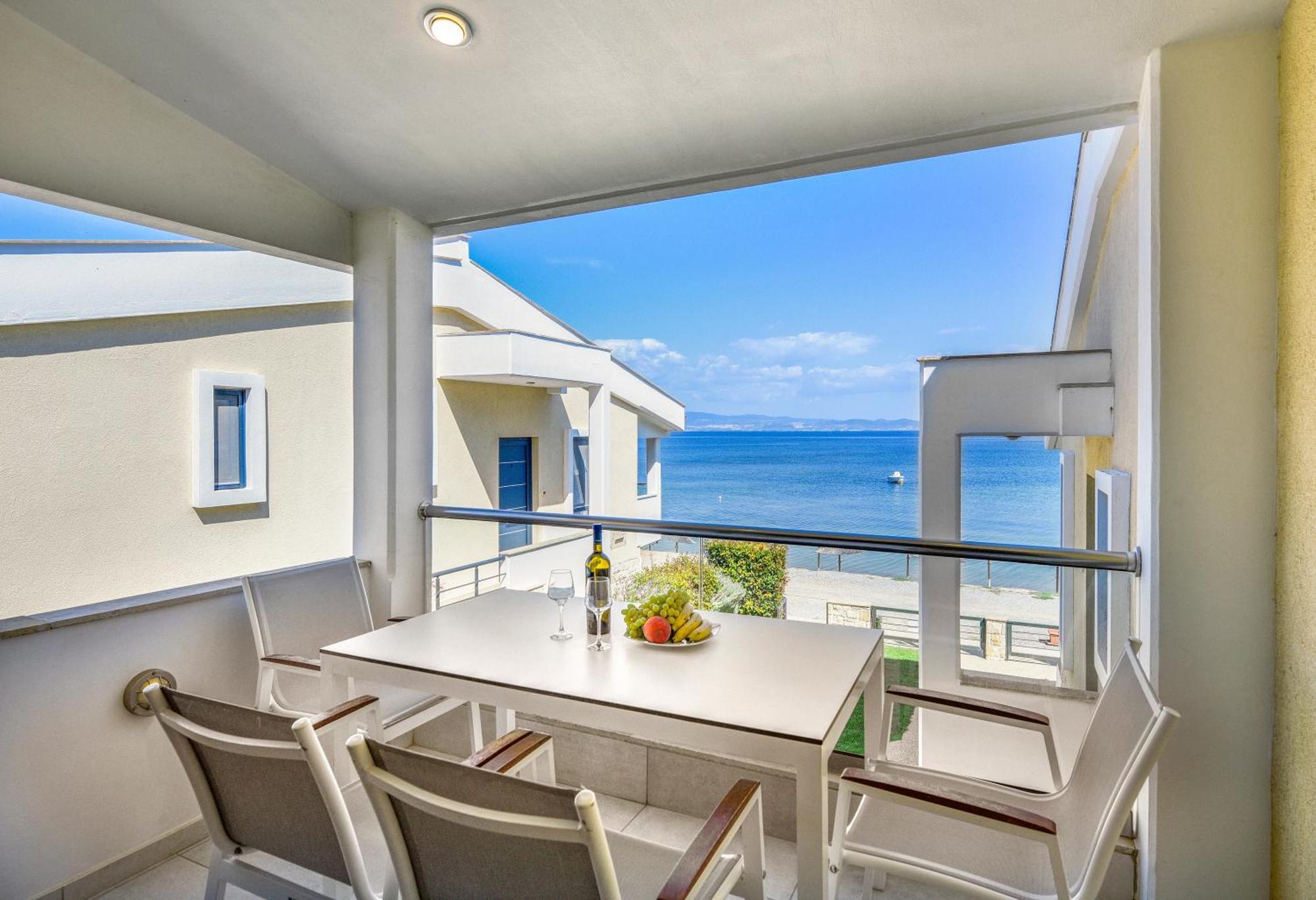 Elpiniki Luxury Apartments Nea Poteidaia Bagian luar foto